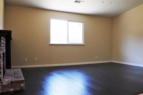 2013 E Alpine Ave, Tulare, CA 93274 photo 4