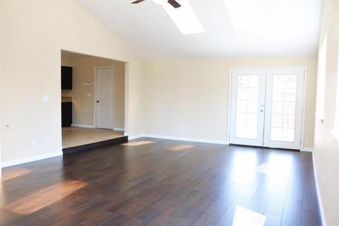 2013 E Alpine Ave, Tulare, CA 93274 photo 6