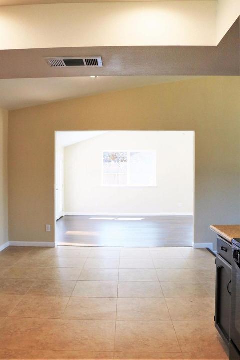 2013 E Alpine Ave, Tulare, CA 93274 photo 10