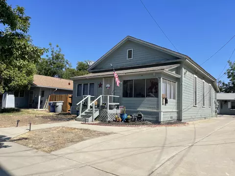 214 E Myrtle St, Hanford, CA 93230 photo 1