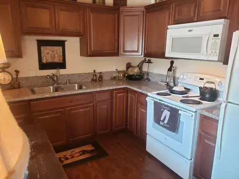 214 E Myrtle St, Hanford, CA 93230 photo 24