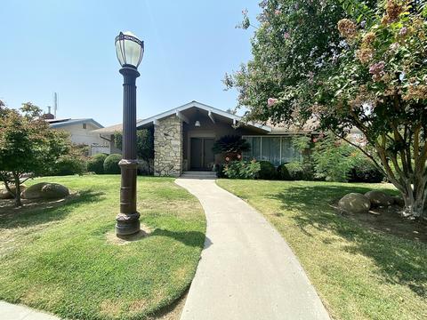 695 N Bates Ave, Dinuba, CA 93618 photo 1