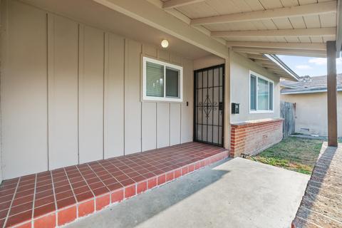807 E Kaweah Ave, Visalia, CA 93292 photo 2