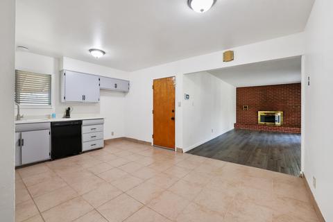 807 E Kaweah Ave, Visalia, CA 93292 photo 6