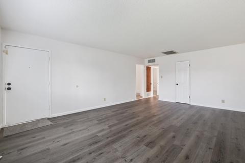 807 E Kaweah Ave, Visalia, CA 93292 photo 4