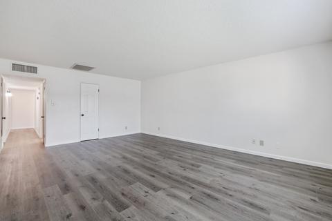 807 E Kaweah Ave, Visalia, CA 93292 photo 3
