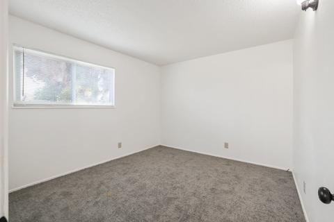 807 E Kaweah Ave, Visalia, CA 93292 photo 17