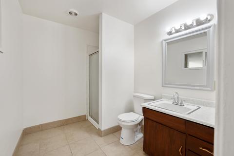 807 E Kaweah Ave, Visalia, CA 93292 photo 15