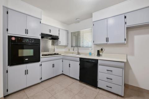 807 E Kaweah Ave, Visalia, CA 93292 photo 8