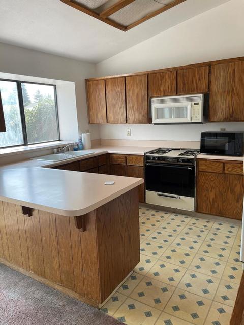 1901 E Vine Ave, Visalia, CA 93292 photo 2