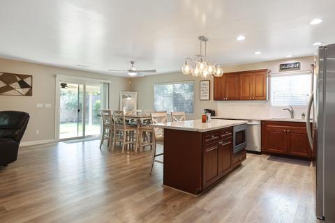 1127 W Cherry Ct, Visalia, CA 93277 photo 7