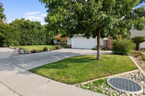 1127 W Cherry Ct, Visalia, CA 93277 photo 3