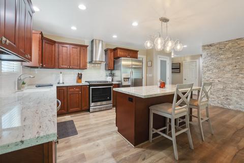 1127 W Cherry Ct, Visalia, CA 93277 photo 9