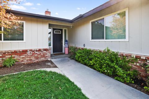 1127 W Cherry Ct, Visalia, CA 93277 photo 4