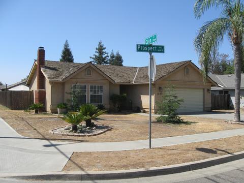 1649 E Prospect Ave, Visalia, CA 93292 photo 2