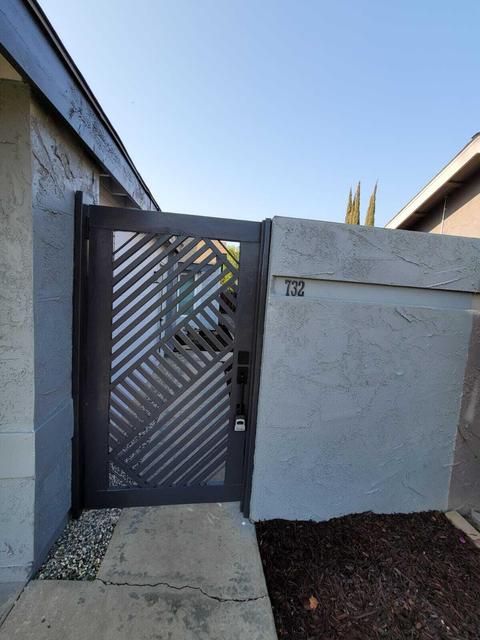 732 E Harold Ave, Visalia, CA 93292 photo 2