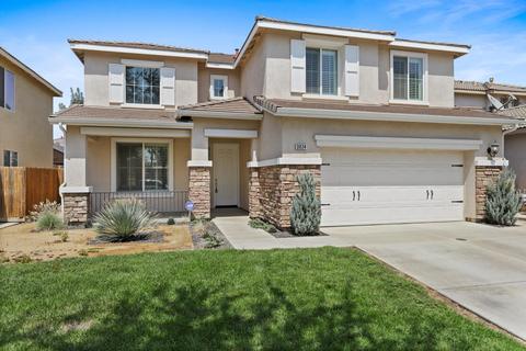 3024 W Elowin Ave, Visalia, CA 93291