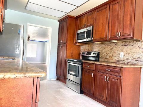 14 S Olive St, Lemoore, CA 93245 photo 5