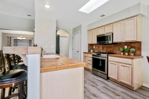 3825 E Hillcrest Ave, Visalia, CA 93292 photo 12