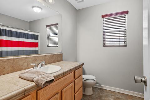 3825 E Hillcrest Ave, Visalia, CA 93292 photo 17