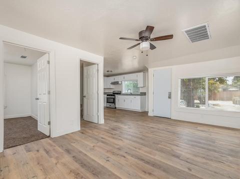 417 E 3rd St, Hanford, CA 93230 photo 4