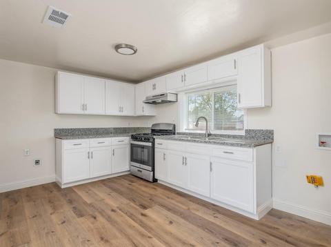 417 E 3rd St, Hanford, CA 93230 photo 7