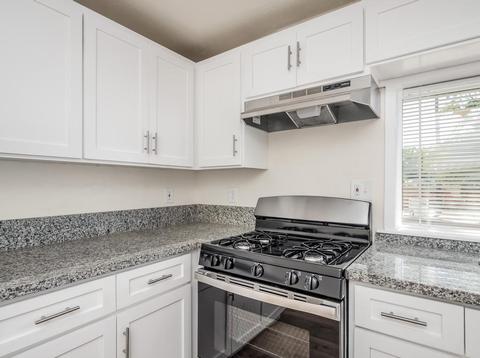 417 E 3rd St, Hanford, CA 93230 photo 8