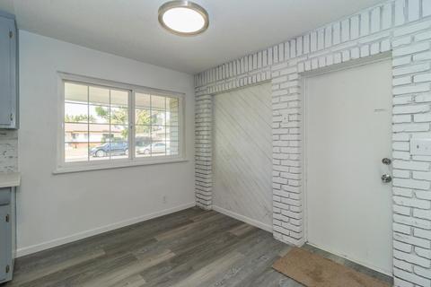 1055 Laurel Ln, Lemoore, CA 93245 photo 11