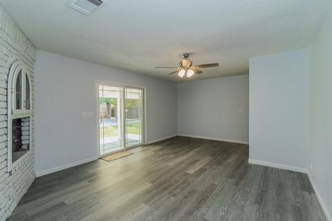 1055 Laurel Ln, Lemoore, CA 93245 photo 5