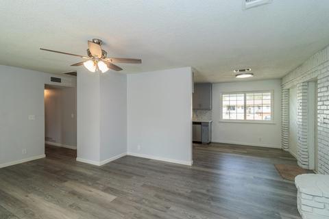1055 Laurel Ln, Lemoore, CA 93245 photo 6