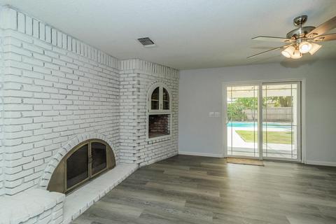 1055 Laurel Ln, Lemoore, CA 93245 photo 4
