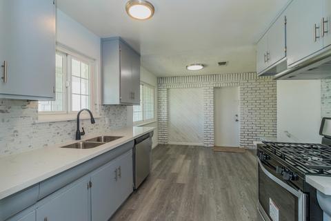 1055 Laurel Ln, Lemoore, CA 93245 photo 7