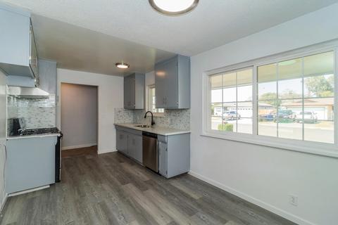 1055 Laurel Ln, Lemoore, CA 93245 photo 10
