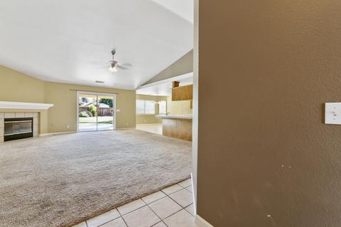 165 Mitchell Ave, Tulare, CA 93274 photo 5