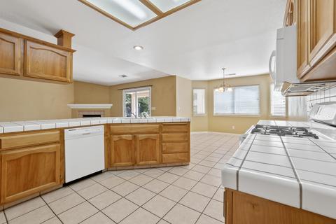 165 Mitchell Ave, Tulare, CA 93274 photo 14