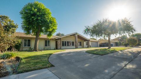 609 E Burlwood Ln, Lemoore, CA 93245 photo 3