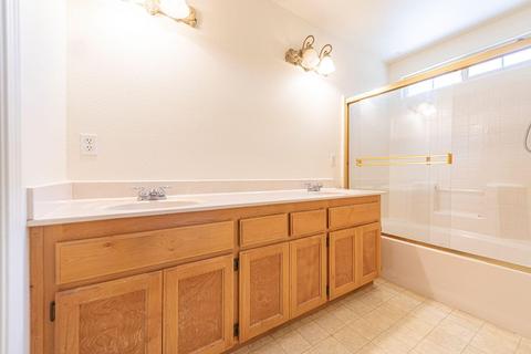 2304 E Center Ct, Visalia, CA 93292 photo 13
