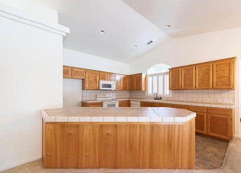 2304 E Center Ct, Visalia, CA 93292 photo 6