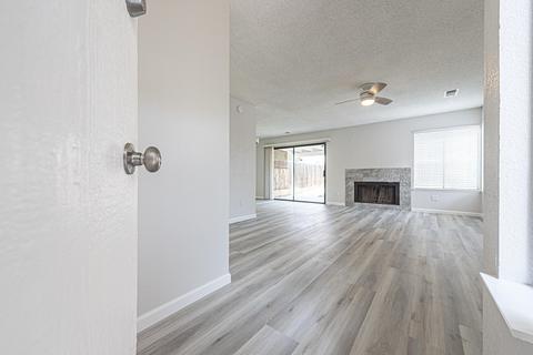 804 E Harold Ave, Visalia, CA 93292 photo 8