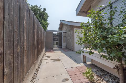 804 E Harold Ave, Visalia, CA 93292 photo 4