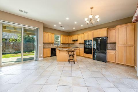 1069 Columbus Way, Lemoore, CA 93245 photo 9