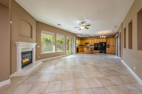 1069 Columbus Way, Lemoore, CA 93245 photo 8