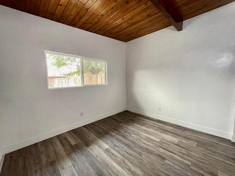 818 E Kaweah Ave, Visalia, CA 93292 photo 28