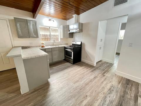 818 E Kaweah Ave, Visalia, CA 93292 photo 16