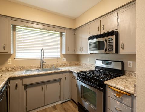 1914 E Vassar Dr, Visalia, CA 93292 photo 5