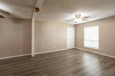 1914 E Vassar Dr, Visalia, CA 93292 photo 3