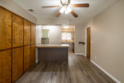 1914 E Vassar Dr, Visalia, CA 93292 photo 2