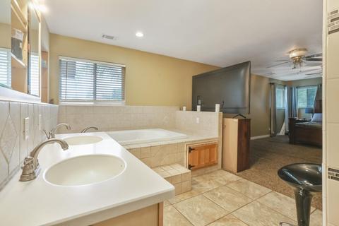 1712 E Parrish Ct, Visalia, CA 93292 photo 68