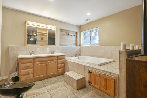 1712 E Parrish Ct, Visalia, CA 93292 photo 67