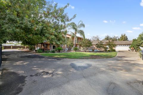 1712 E Parrish Ct, Visalia, CA 93292 photo 2